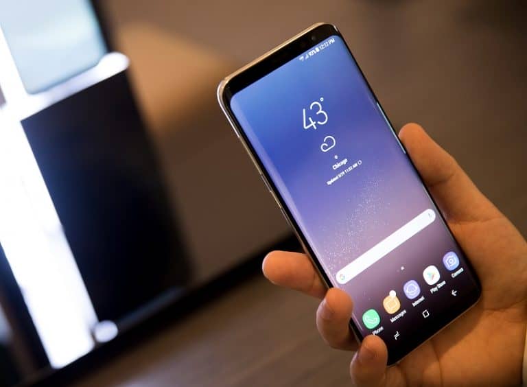 s8 active screen