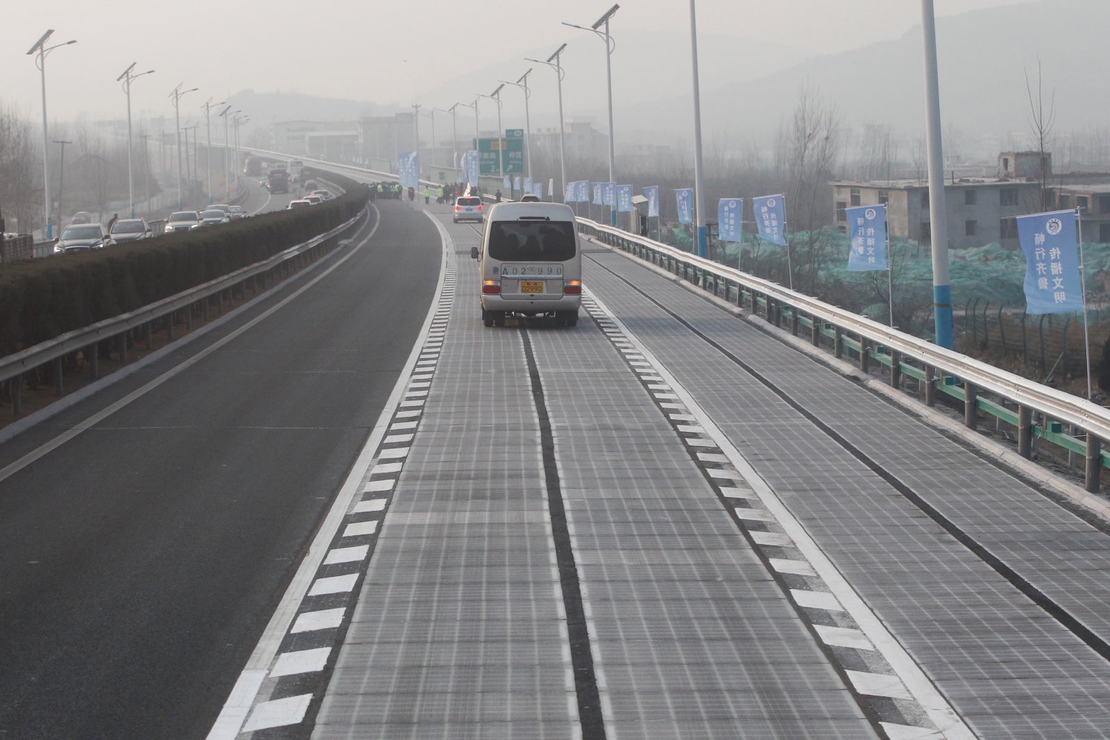 умные дороги. автомобильный транспорт. торговые дороги китая. дорога в будущее. умные дороги в мире.