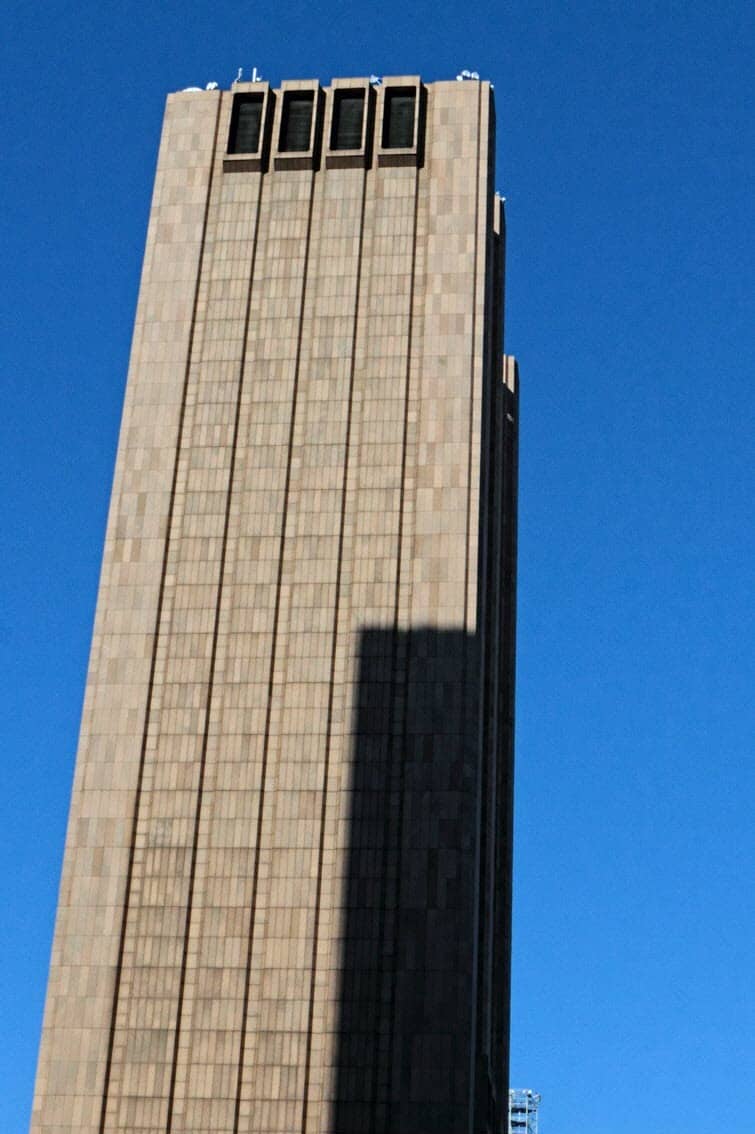 skyscraper in new york city with no windows