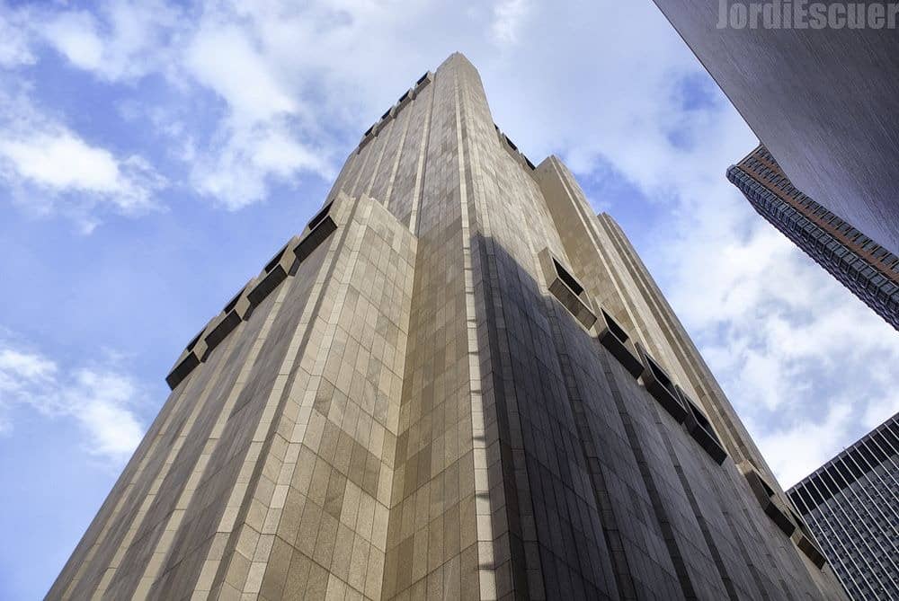 this-550-foot-tall-skyscraper-in-new-york-has-no-windows