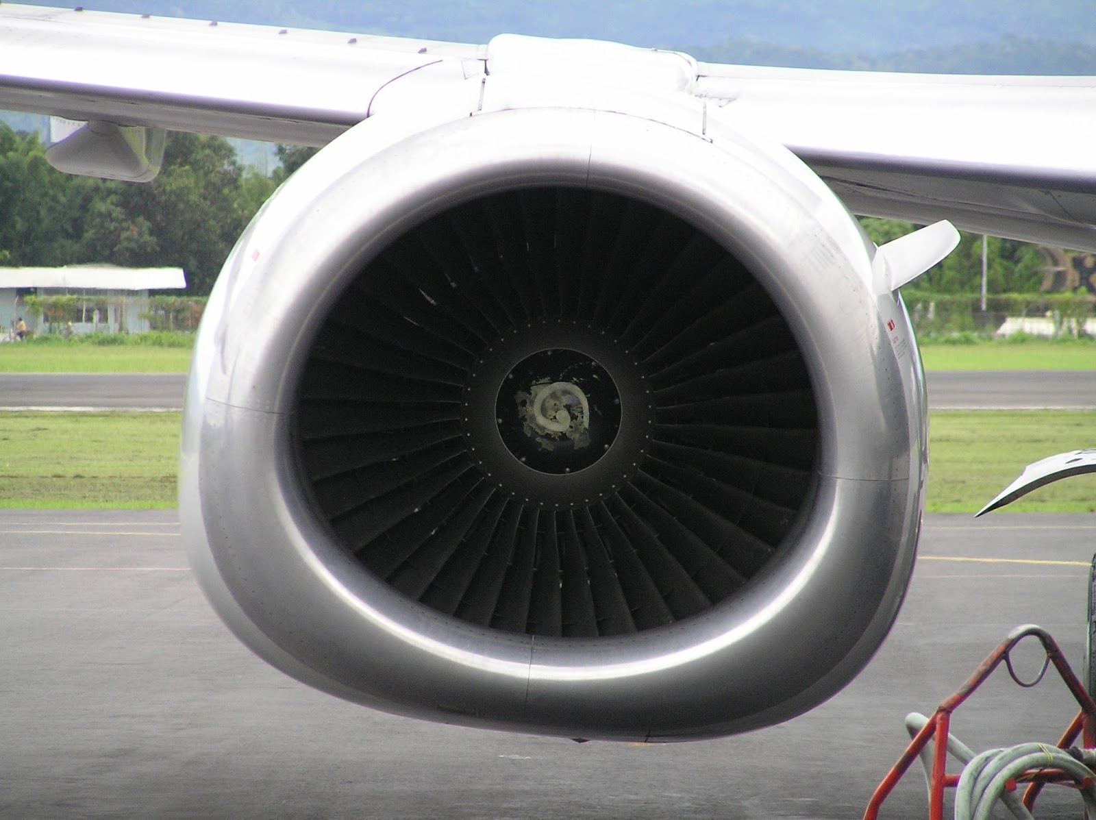 this-is-why-the-engines-of-boeing-737-are-kept-flat