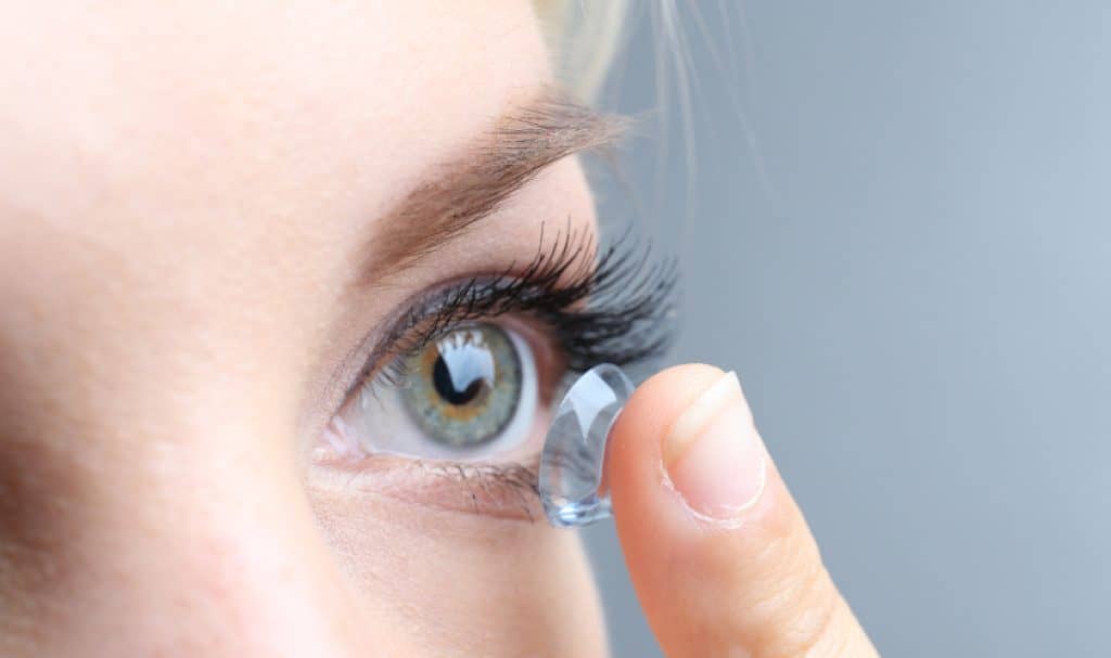 New Contact Lenses That Turn Dark In Sunlight Approved By FD