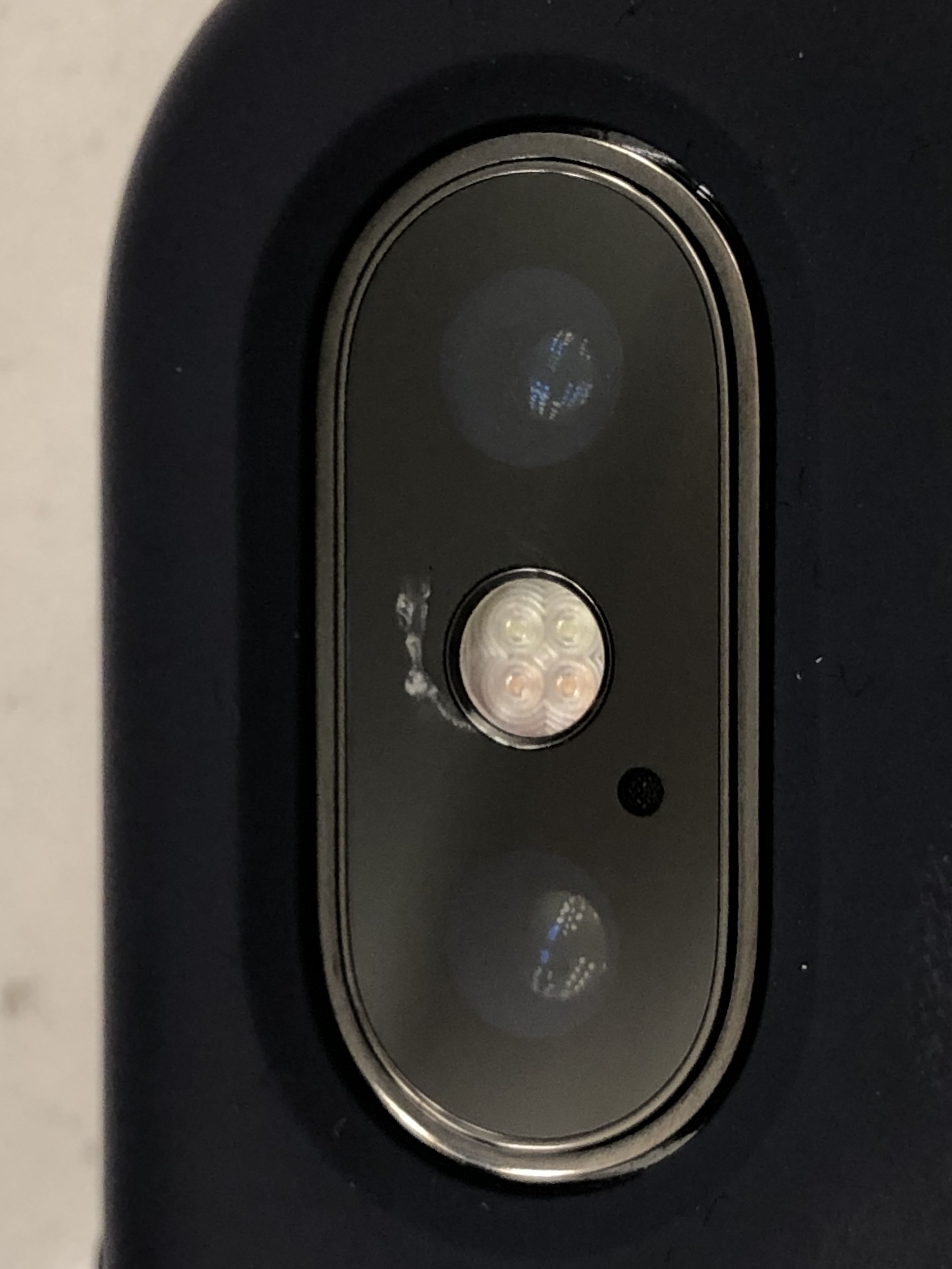 iPhone X Users Are Complaining Of Camera Lens Getting Cracke