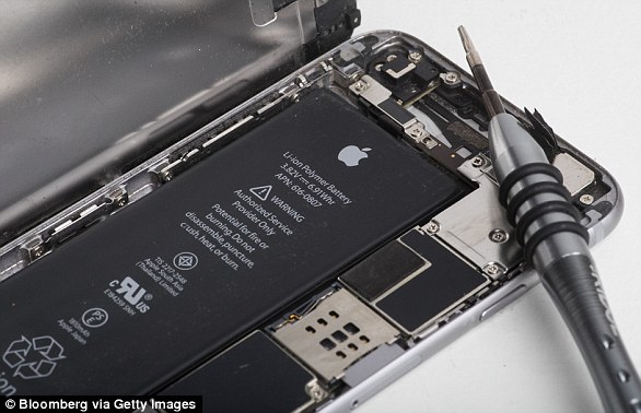 apple-will-refund-50-to-users-who-paid-for-battery-replacem