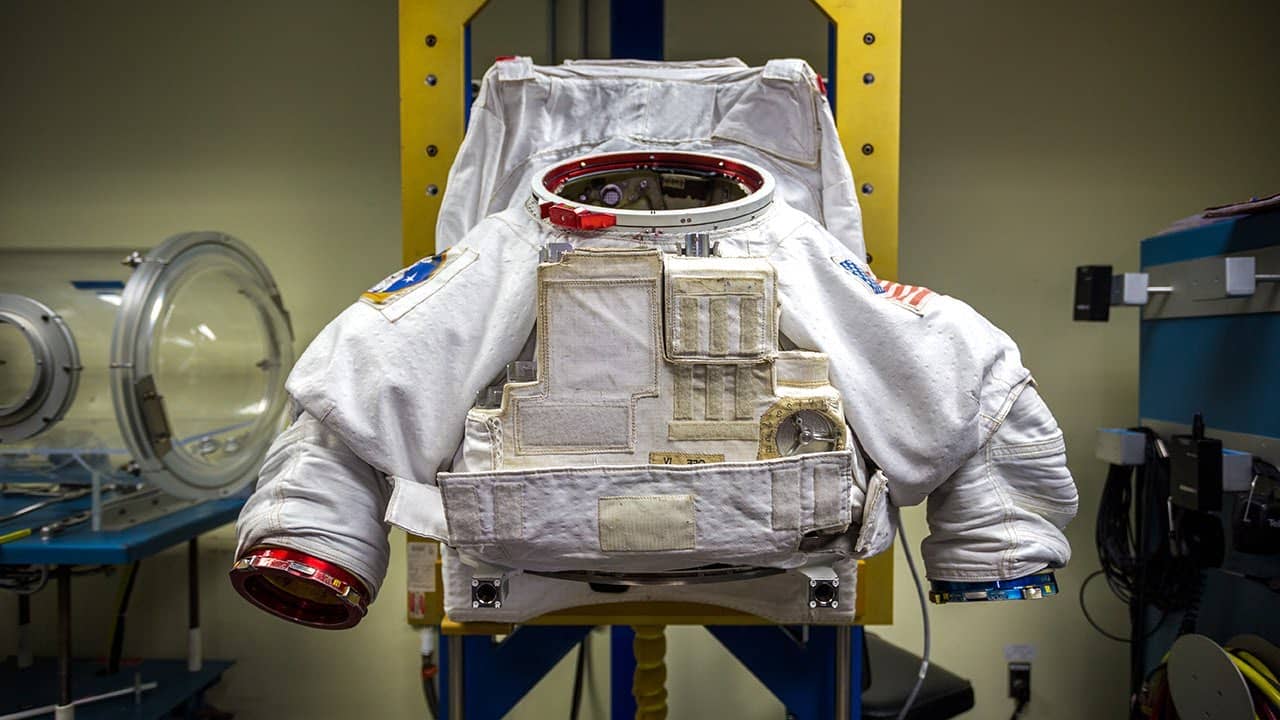 astronauts space suit