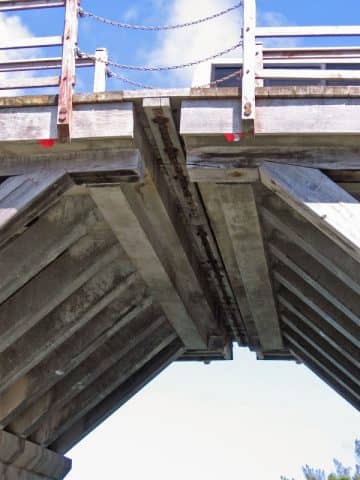 Bermuda Has The World's Narrowest Bridge With Only 56cm Pass