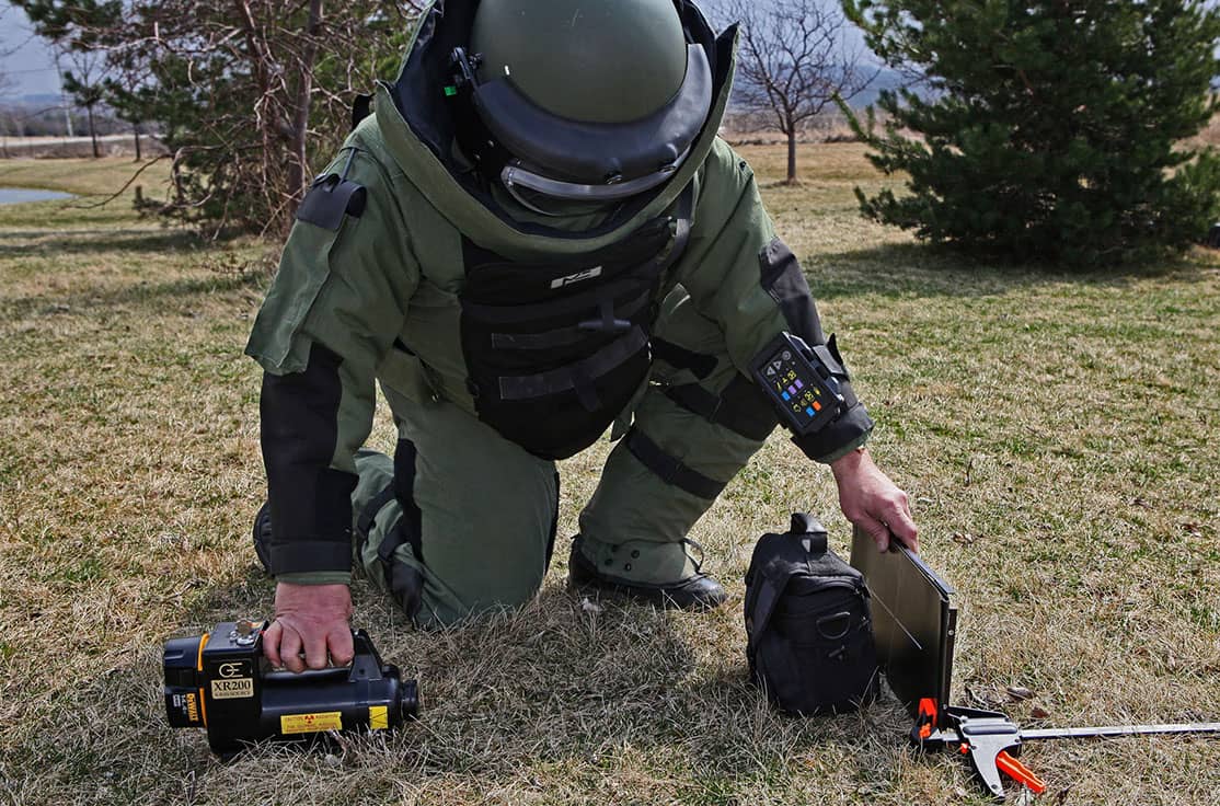 here-is-how-bomb-suits-protect-bomb-disposal-squad-members