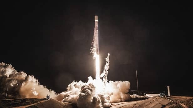 spacex sending 7000 internet satellites to space