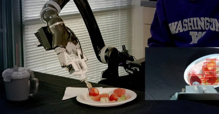 Say Hello To This Robot That Can Feed You Dinner!