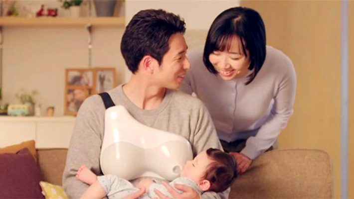 Father’s Nursing Assistant By Dentsu Helps Fathers To Breastfeed Babies!