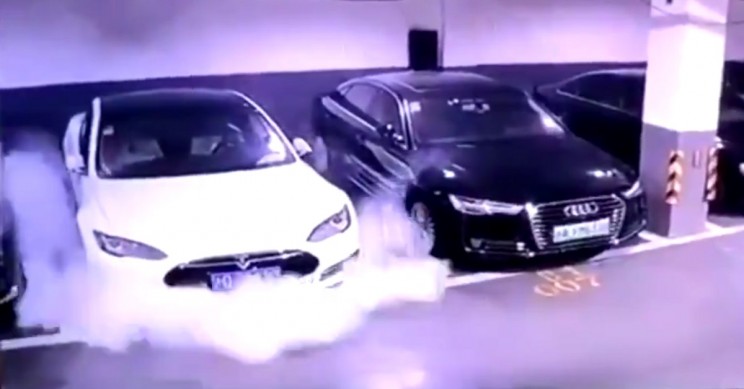 A Parked Tesla Model S Caught Fire Spontaneously In This Video!