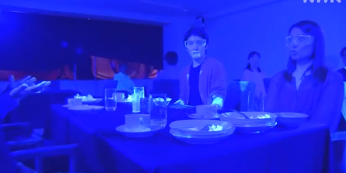 How Quickly A Virus Can Spread In A Restaurant – Black Light Experiment