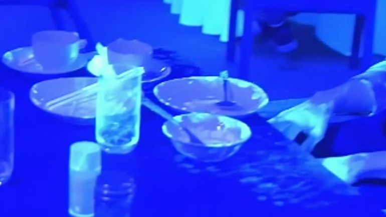 How Quickly A Virus Can Spread In A Restaurant – Black Light Experiment