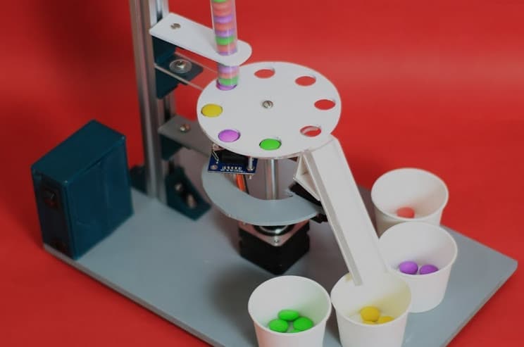 The machine which sort candies based on their colors
