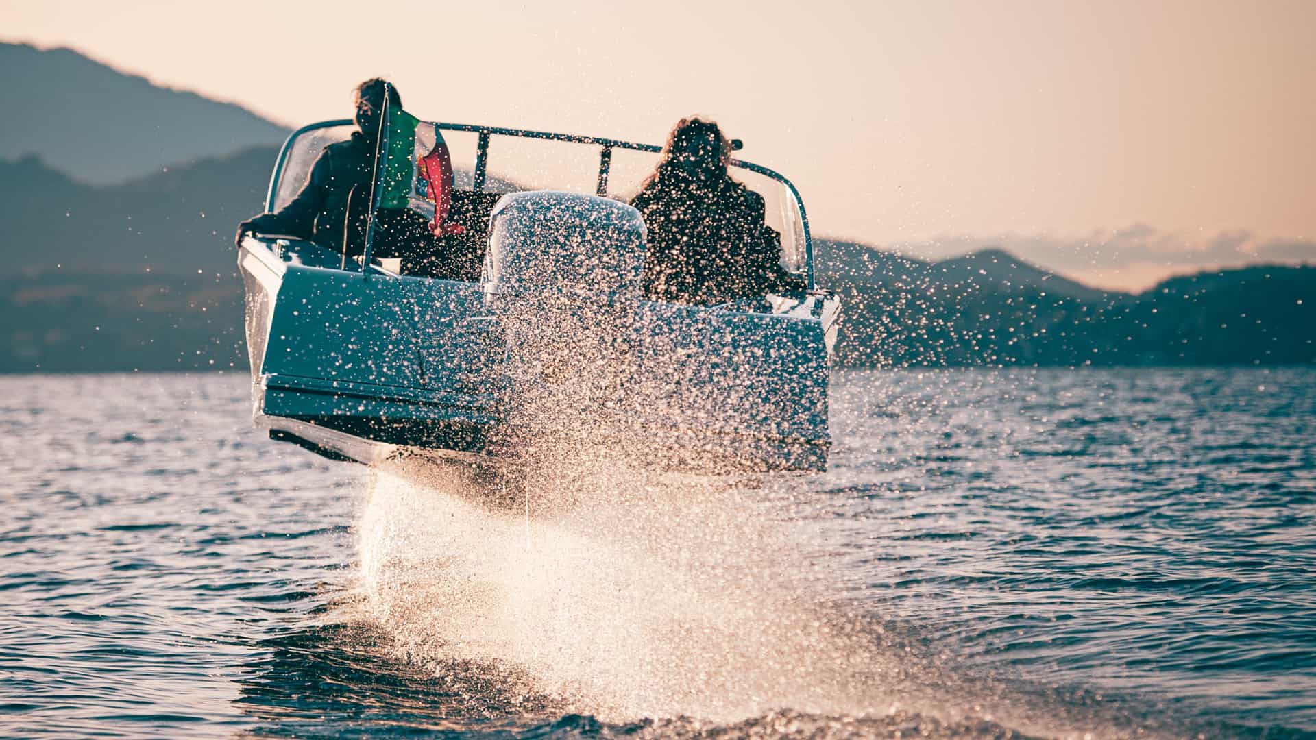 This Hydrofoiling Boat Has Beaten All Electric Boat Range Re