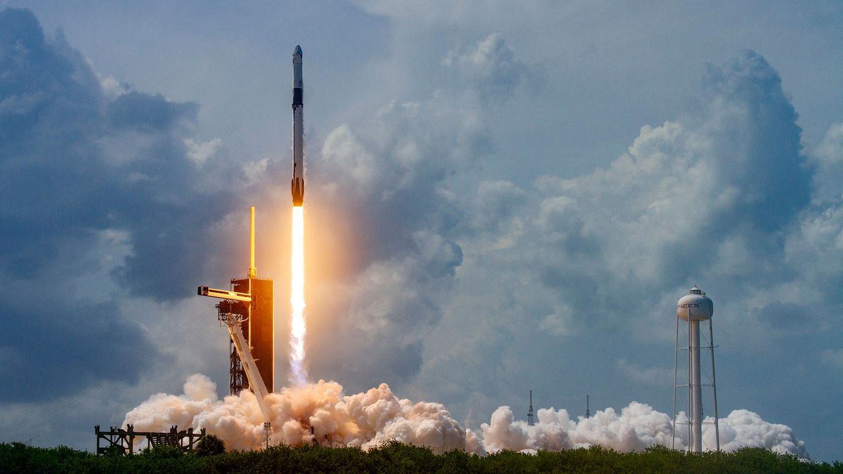 SpaceX's Spacecraft Causes Sonic Boom During Return To The S