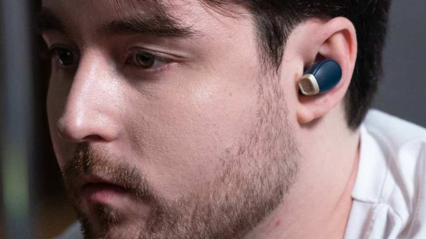 These New Wireless Earbuds Let You Listen To Two Devices At