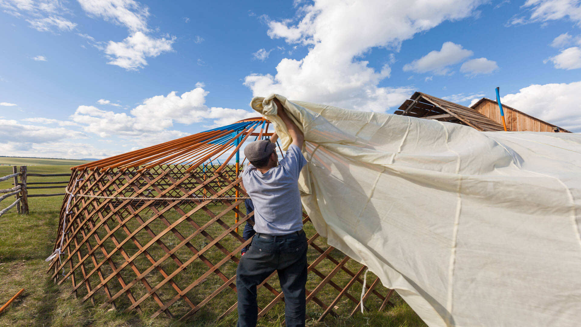 How To Build And Customize A Yurt