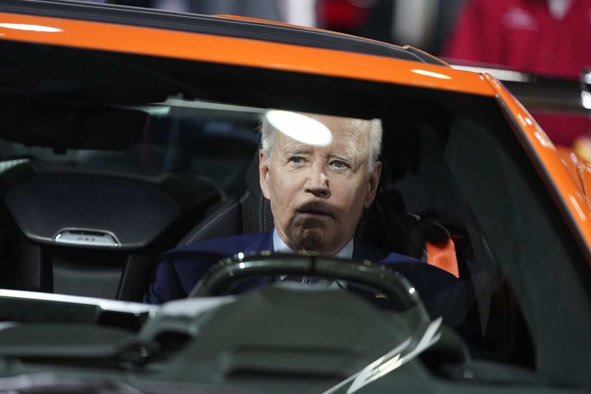 president-joe-biden-tweets-about-electric-cars-while-posing