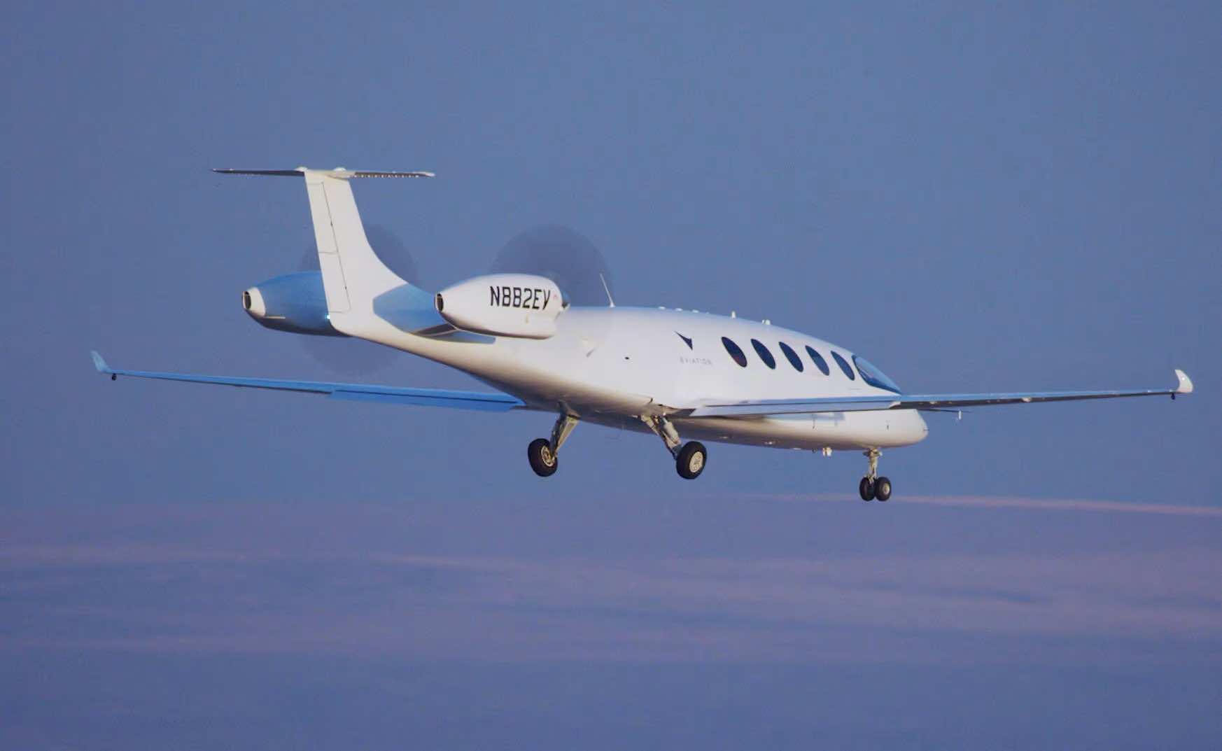 watch-the-electric-alice-commuter-aircraft-take-off-for-the