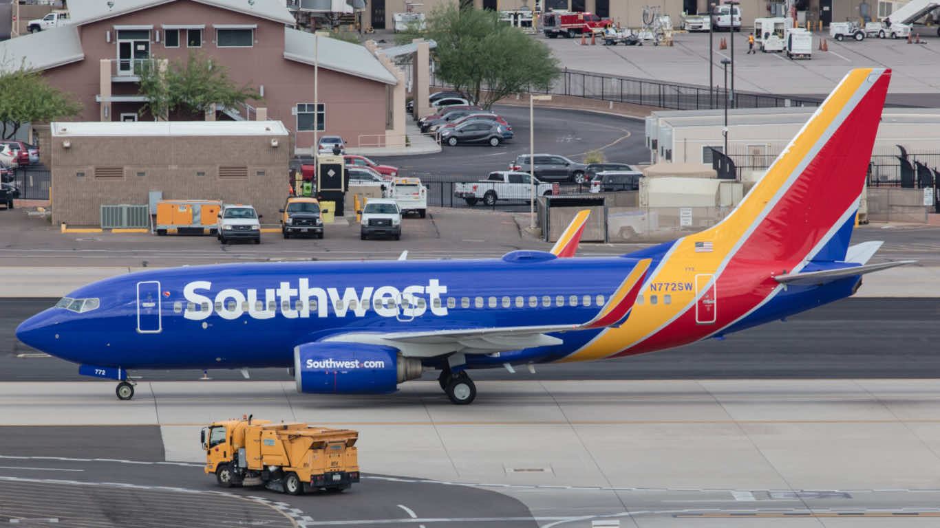 Commercial Pilot Threatens To Turn Plane Around Mid-Flight