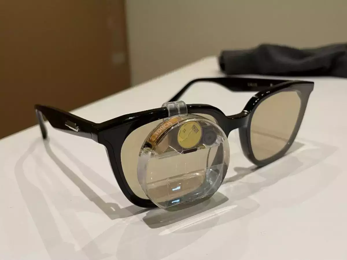 These New AR Glasses By Stanford Researchers Allow You To Ta