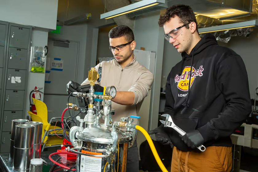 Revolutionizing Hydrogen Production: MIT's Innovative Method Using Everyday Materials